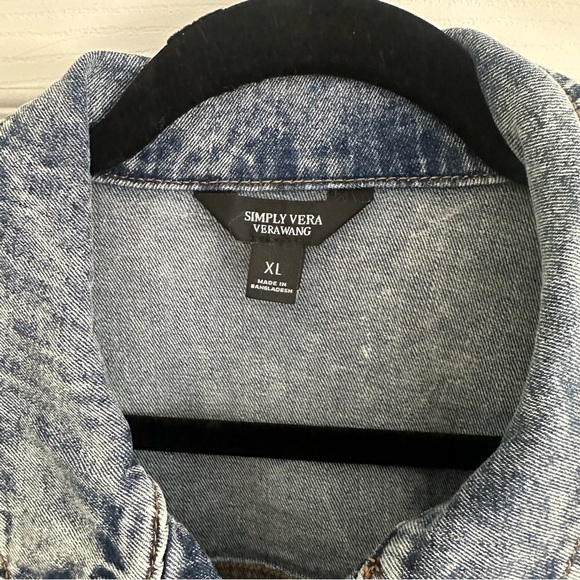 Size XL Simply Vera Wang Distressed Fringe Hem Jean Jacket - Picture 4 of 4